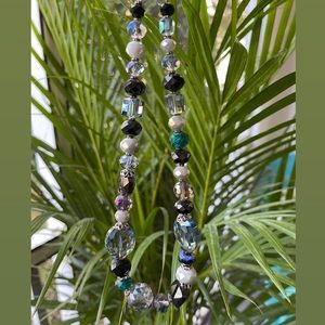 NWT! Boutique Mixed Jewel Beaded Necklace! 🌸